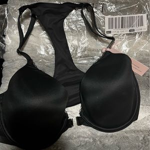Victoria’s Secret body by Victoria 32 DD bra. Black smooth color brand new! 🆕🆕